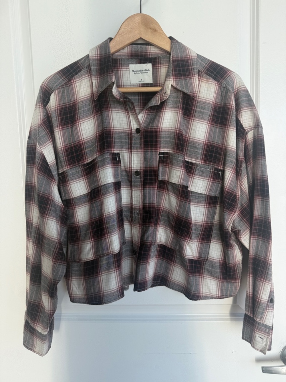 Abercrombie & Fitch Plaid Button-Up Shirt Jacket in Cream, Black & Burgundy
